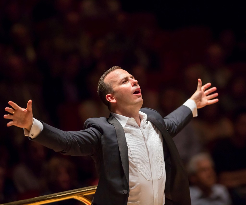 Yannick Na·_a·¬©zet-Sa·_a·¬©guin with Philadelphia Orchestra at the Kimmel Center, 2013. Photo Credit: Chris Lee. [25MAY2014 REVIEW ARTS LEAD]